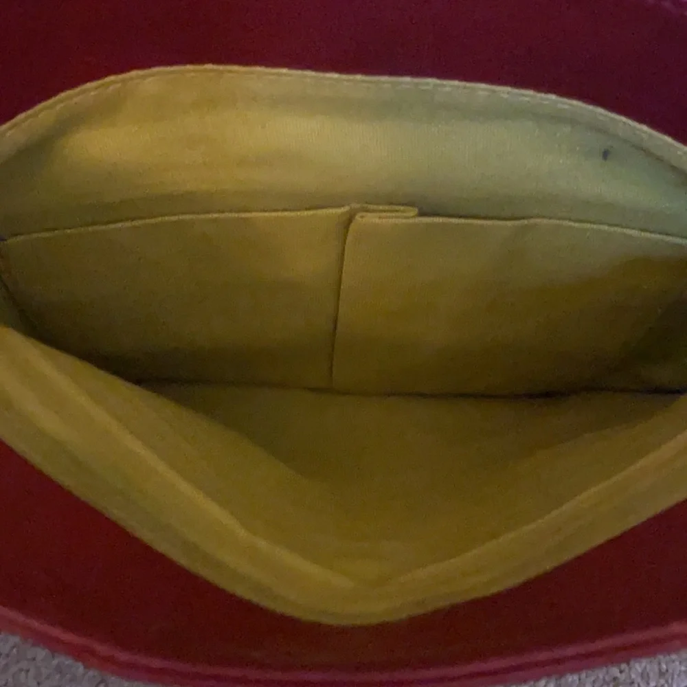 Hobo Red Leather Shoulder Bag - Picture 5 of 16